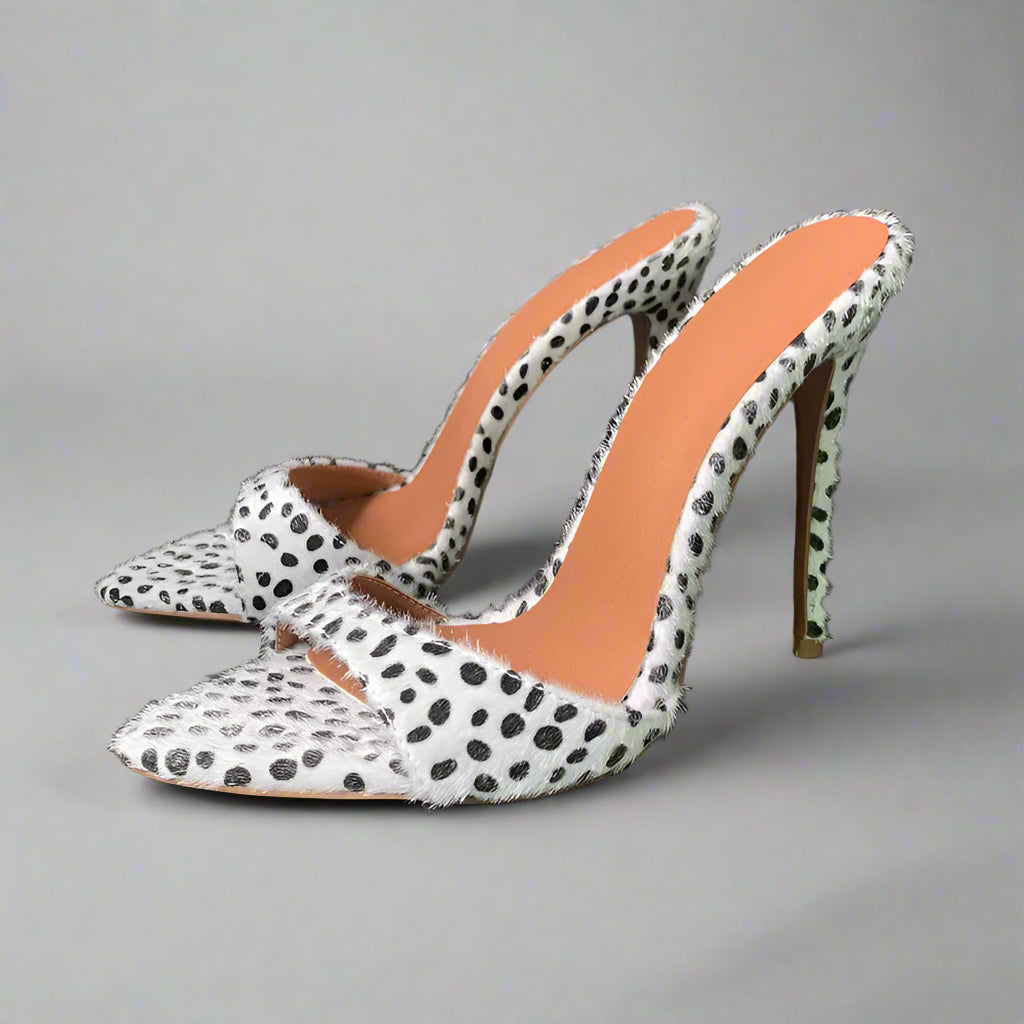 Pretty When Petty Pump Sandals